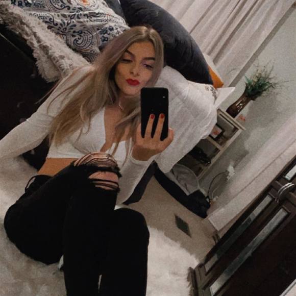 Poshmark profile picture for @paying